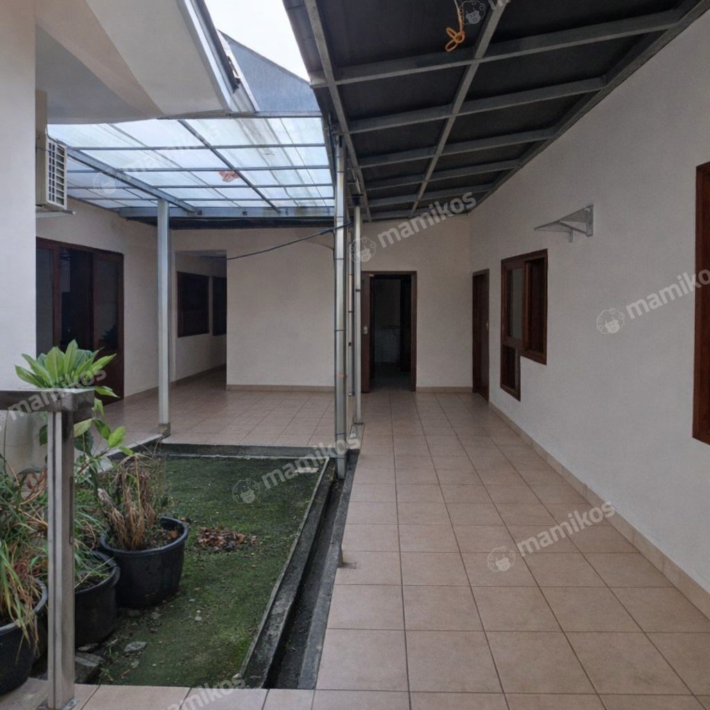 Rumah Sertifikat SHM 4 Kamar Tidur 3 Kamar Mandi Cipete Jakarta Selatan - Photo 4