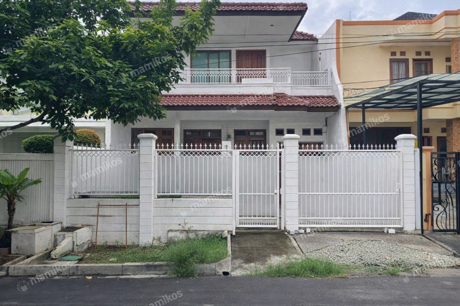 Rumah Sertifikat SHM 4 Kamar Tidur 3 Kamar Mandi Joglo Jakarta Barat