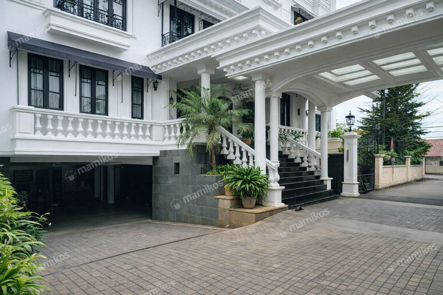 Rumah Sertifikat SHM 5 Kamar Tidur 5 Kamar Mandi Kemang Jakarta Selatan