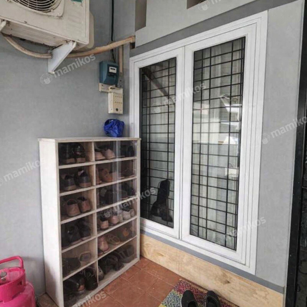 Rumah Sertifikat SHM 3 Kamar Tidur 2 Kamar Mandi Taman Palem Jakarta Barat - Photo 2