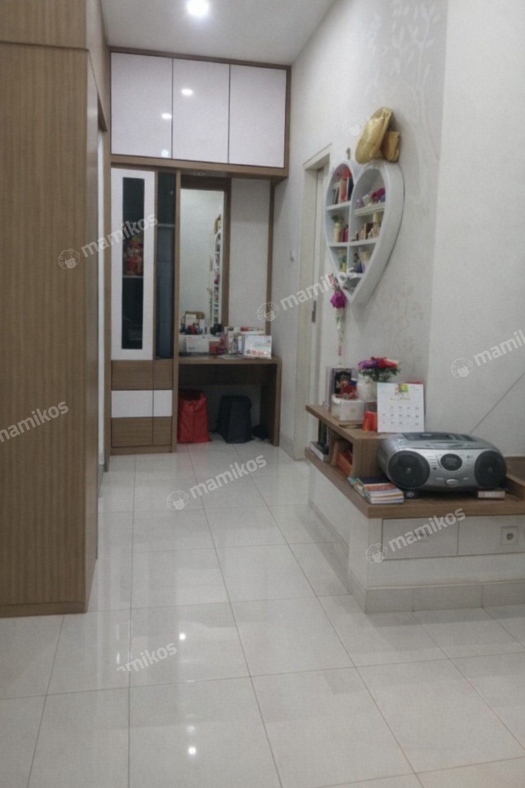 Rumah Sertifikat SHM 3 Kamar Tidur 3 Kamar Mandi Raffles Hills Jakarta Timur - Photo 2