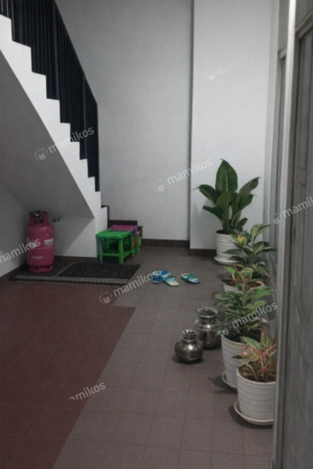 Rumah Sertifikat SHM 3 Kamar Tidur 3 Kamar Mandi Raffles Hills Jakarta Timur - Photo 4