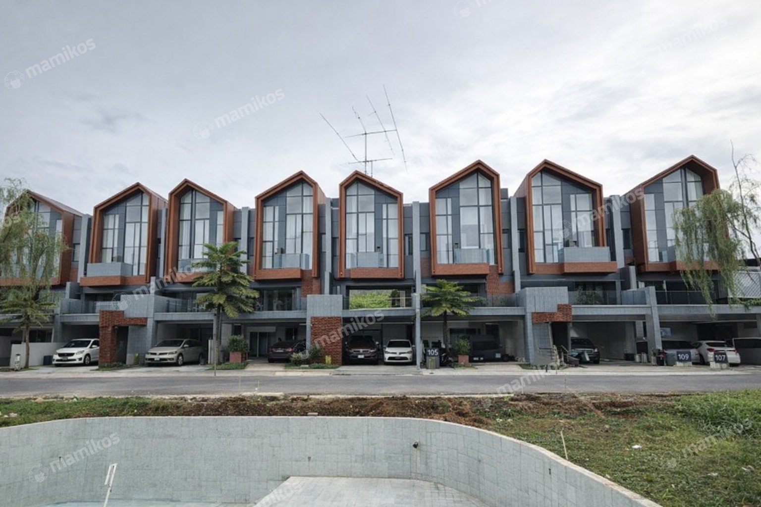 Rumah Sertifikat SHM 4 Kamar Tidur 4 Kamar Mandi Pondok Labu Jakarta Selatan
