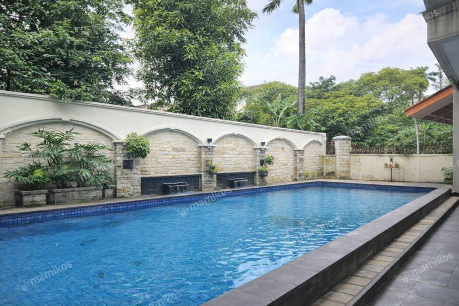 Rumah Sertifikat SHM 7 Kamar Tidur 5 Kamar Mandi Pondok Indah Jakarta Selatan