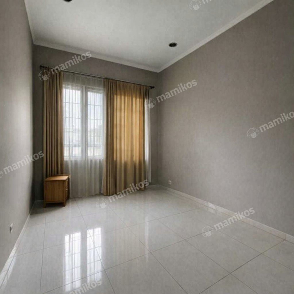 Rumah Sertifikat SHM 4 Kamar Tidur 3 Kamar Mandi Senopati Jakarta Selatan - Photo 2