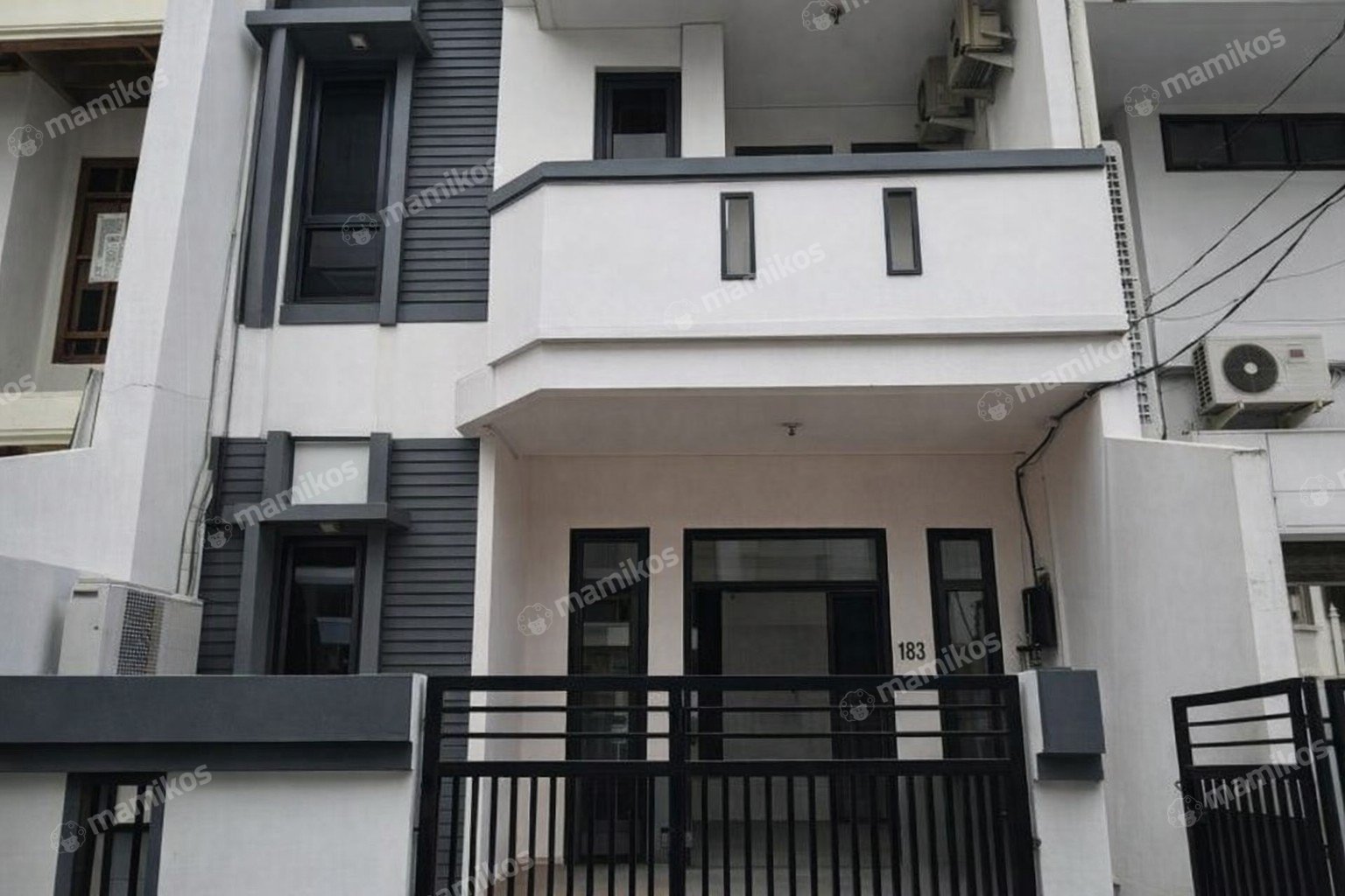 Rumah Sertifikat SHM 14 Kamar Tidur 6 Kamar Mandi Tanjung Duren Jakarta Barat