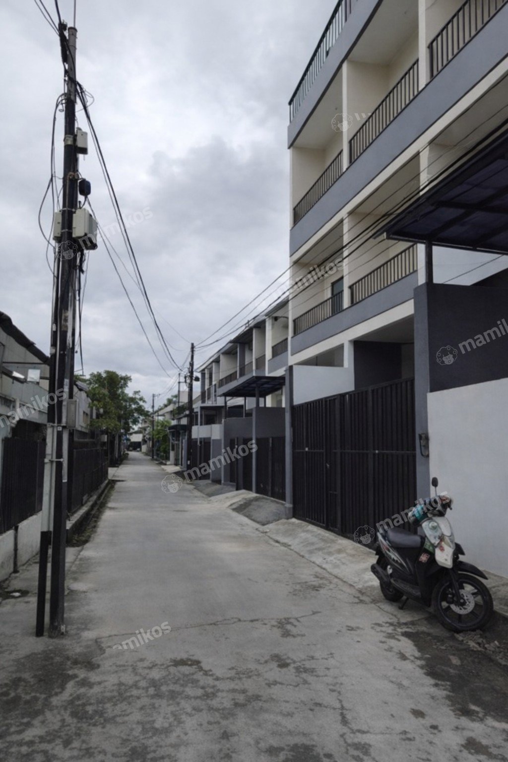 Rumah Sertifikat SHM 3 Kamar Tidur 3 Kamar Mandi Duri Kepa Jakarta Barat - Photo 2