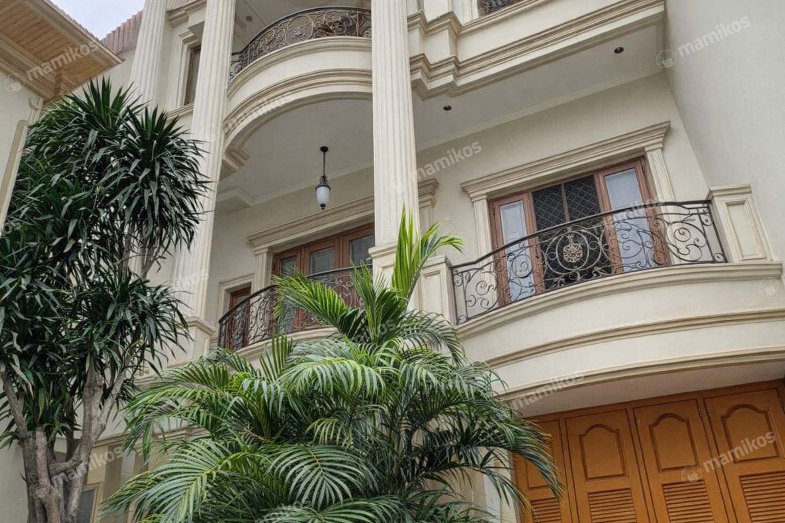 Rumah Sertifikat SHM 6 Kamar Tidur 4 Kamar Mandi Pantai Indah Kapuk Jakarta Utara