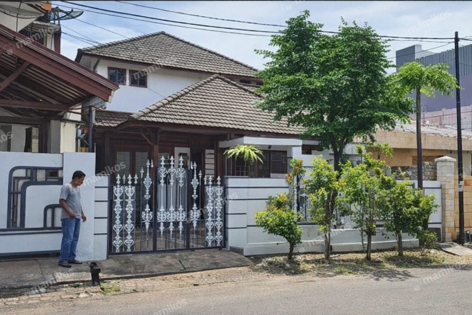 Rumah Sertifikat SHM 4 Kamar Tidur 3 Kamar Mandi Daan Mogot Jakarta Barat