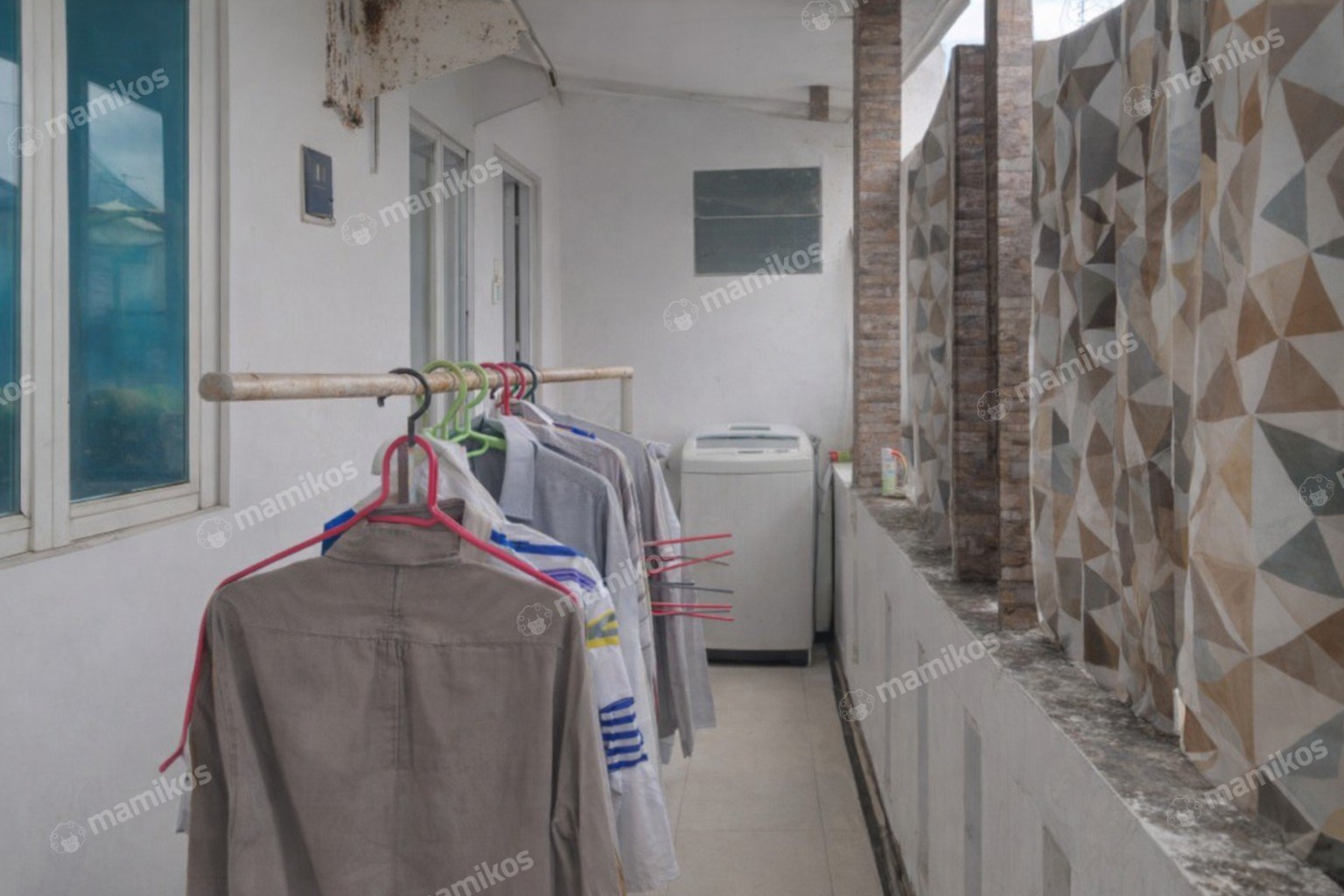 Rumah Sertifikat SHM 4 Kamar Tidur 2 Kamar Mandi Pulomas Jakarta Timur - Photo 3