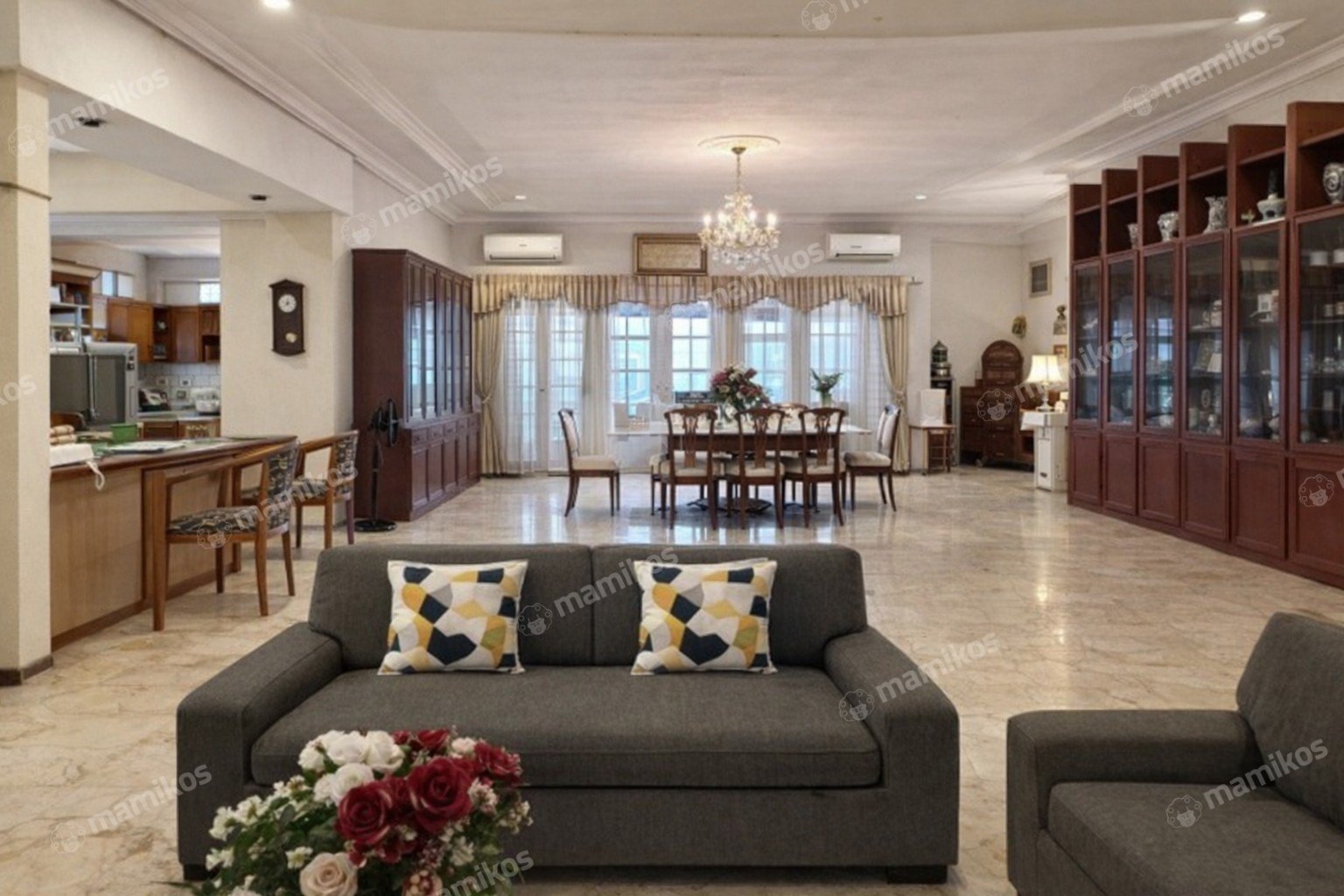 Rumah Sertifikat SHM 11 Kamar Tidur 10 Kamar Mandi Kemang Jakarta Selatan