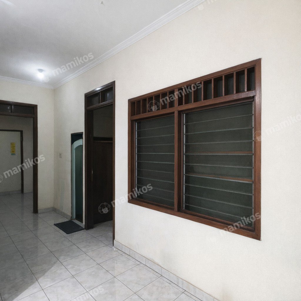 Rumah Sertifikat SHM 4 Kamar Tidur 2 Kamar Mandi Jatinegara Jakarta Timur - Photo 2