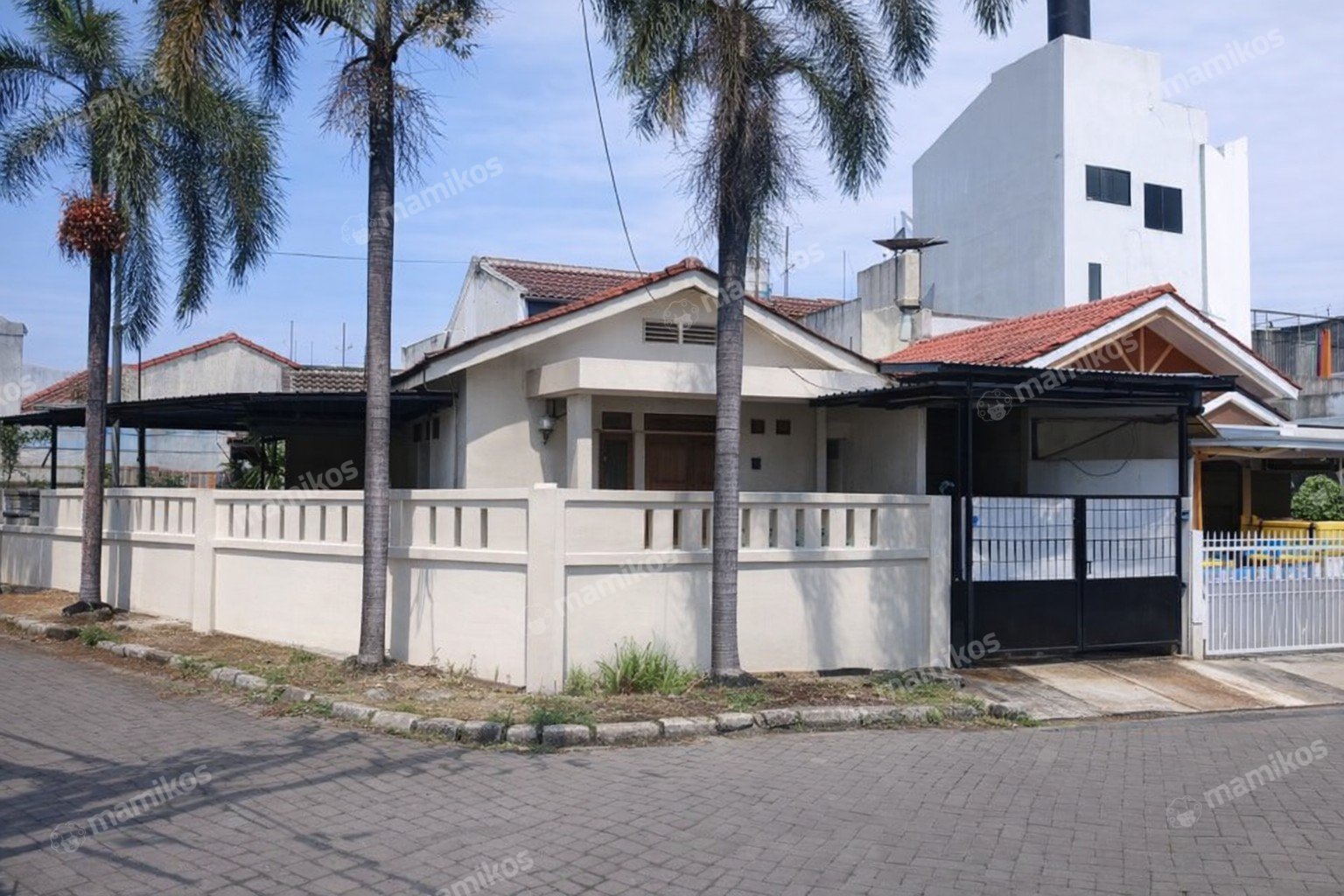 Rumah Sertifikat SHM 3 Kamar Tidur 1 Kamar Mandi Taman Surya Jakarta Barat