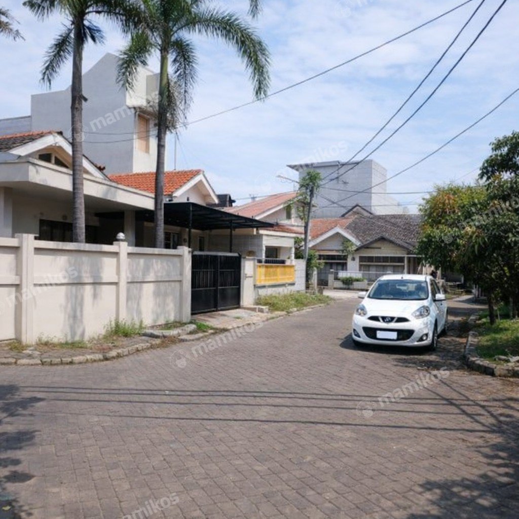 Rumah Sertifikat SHM 3 Kamar Tidur 1 Kamar Mandi Taman Surya Jakarta Barat - Photo 2