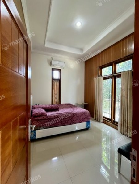 Rumah Sertifikat SHM 11 Kamar Tidur 6 Kamar Mandi Maguwoharjo Yogyakarta - Photo 2