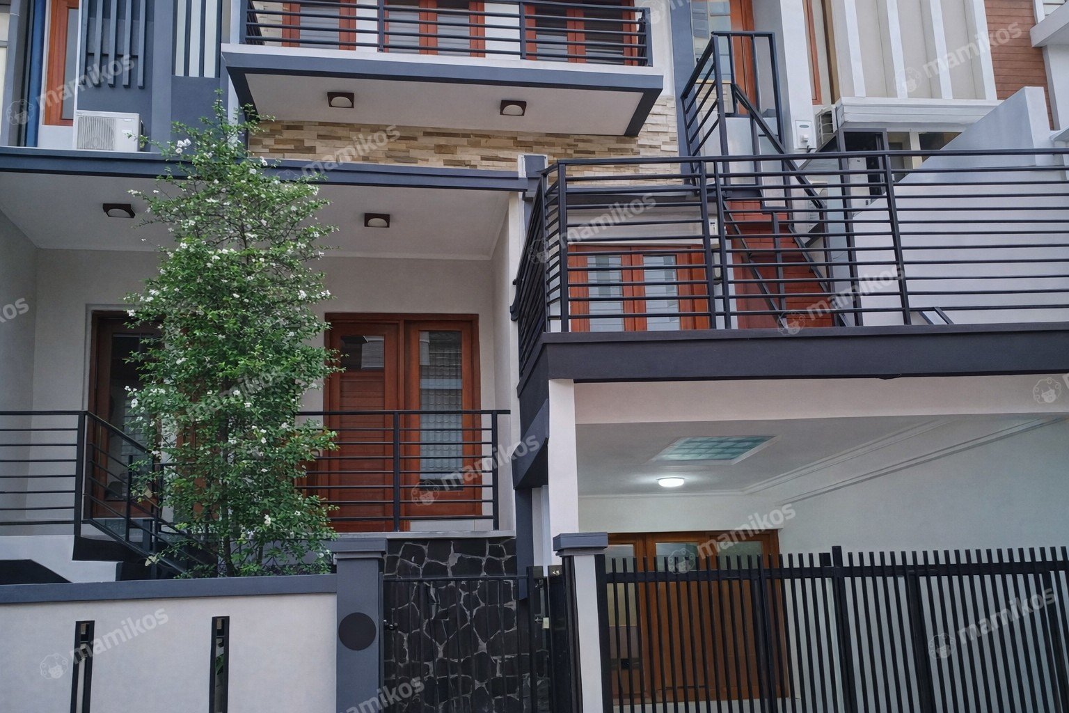 Rumah Sertifikat SHM 7 Kamar Tidur 7 Kamar Mandi Slipi Jakarta Barat