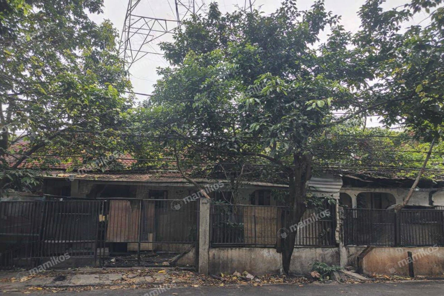 Rumah Sertifikat SHM 4 Kamar Tidur 3 Kamar Mandi Kembangan Jakarta Barat
