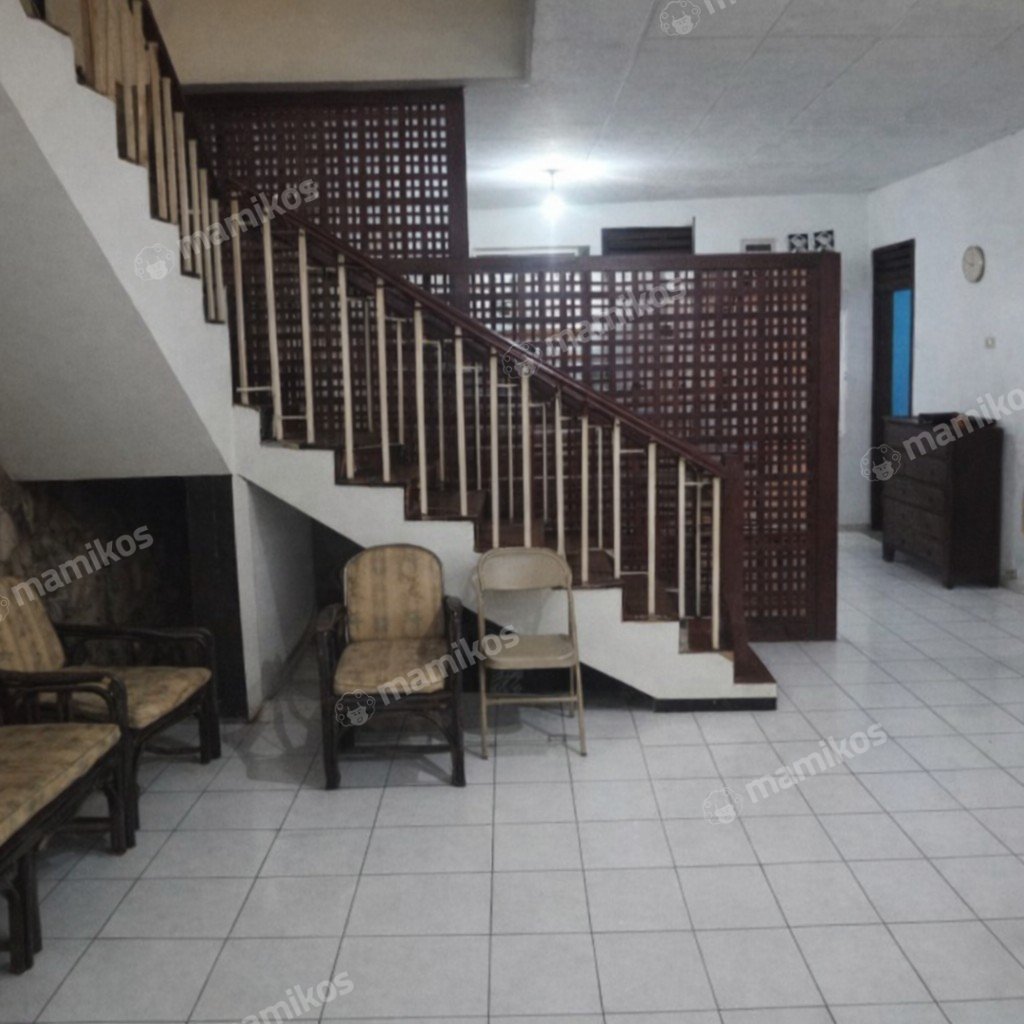 Rumah Sertifikat SHM 8 Kamar Tidur 3 Kamar Mandi Jatinegara Jakarta Timur - Photo 2