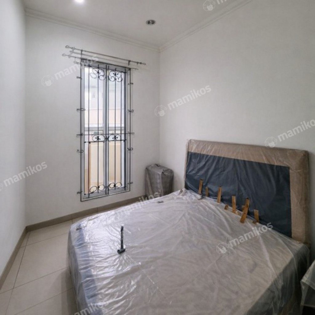 Rumah Sertifikat SHM 3 Kamar Tidur 2 Kamar Mandi Puri Indah Jakarta Barat - Photo 4