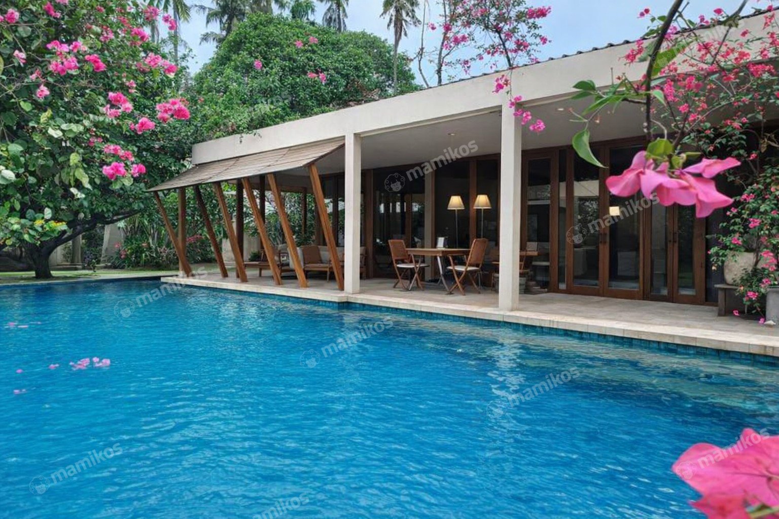 Rumah Sertifikat SHM 8 Kamar Tidur 6 Kamar Mandi Pondok Indah Jakarta Selatan