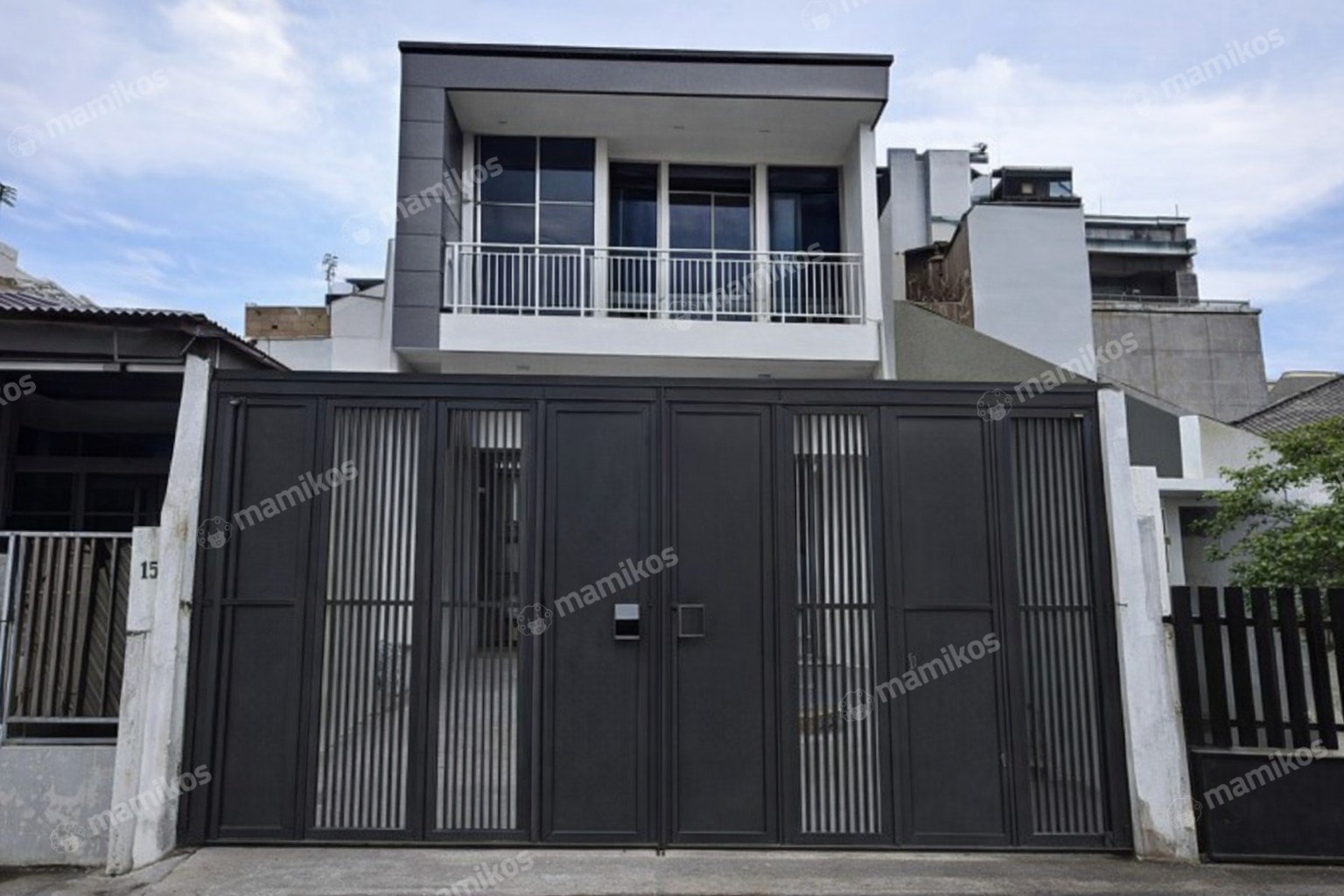 Rumah Sertifikat SHM 4 Kamar Tidur 3 Kamar Mandi Sunrise Garden Jakarta Barat