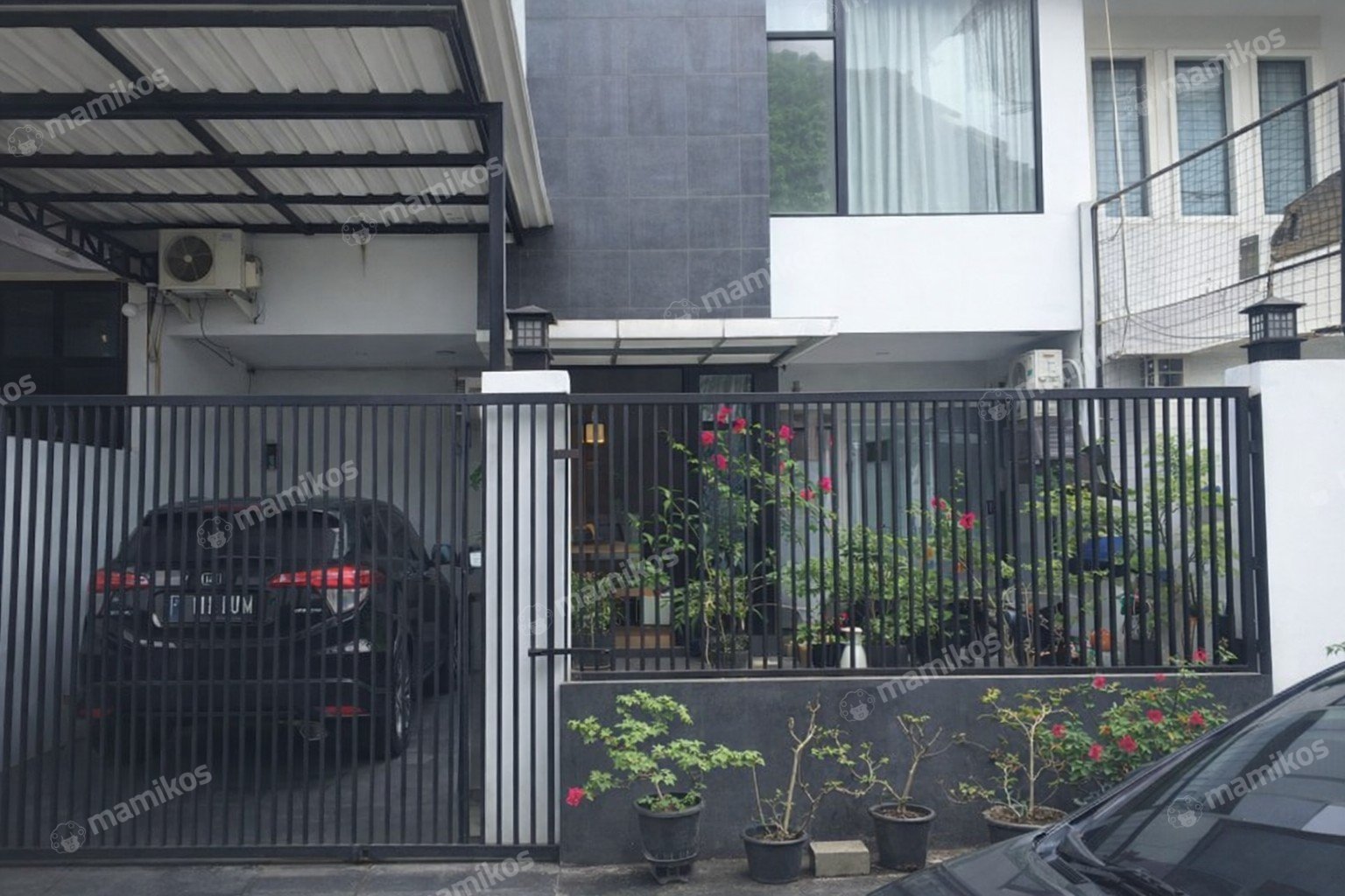 Rumah Sertifikat SHM 4 Kamar Tidur 4 Kamar Mandi Daan Mogot Jakarta Barat