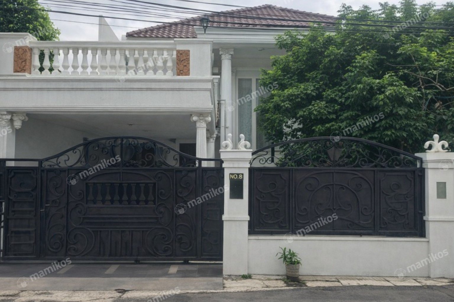 Rumah Sertifikat SHM 5 Kamar Tidur 5 Kamar Mandi Cirendeu Jakarta Selatan