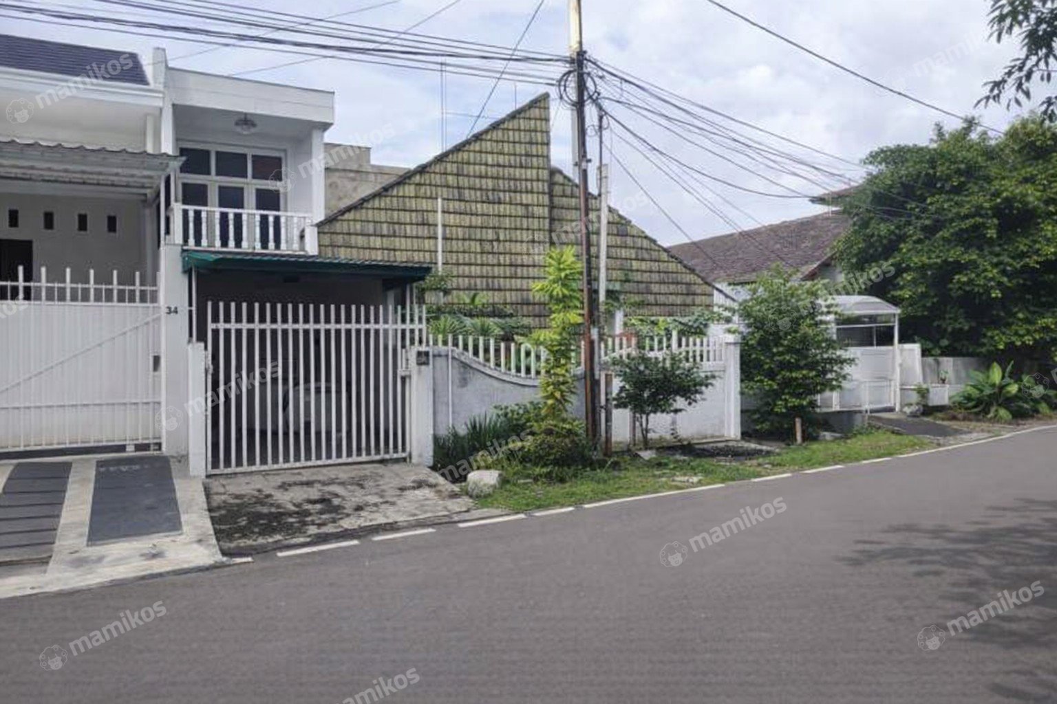 Rumah Sertifikat SHM 5 Kamar Tidur 4 Kamar Mandi Pulomas Jakarta Timur