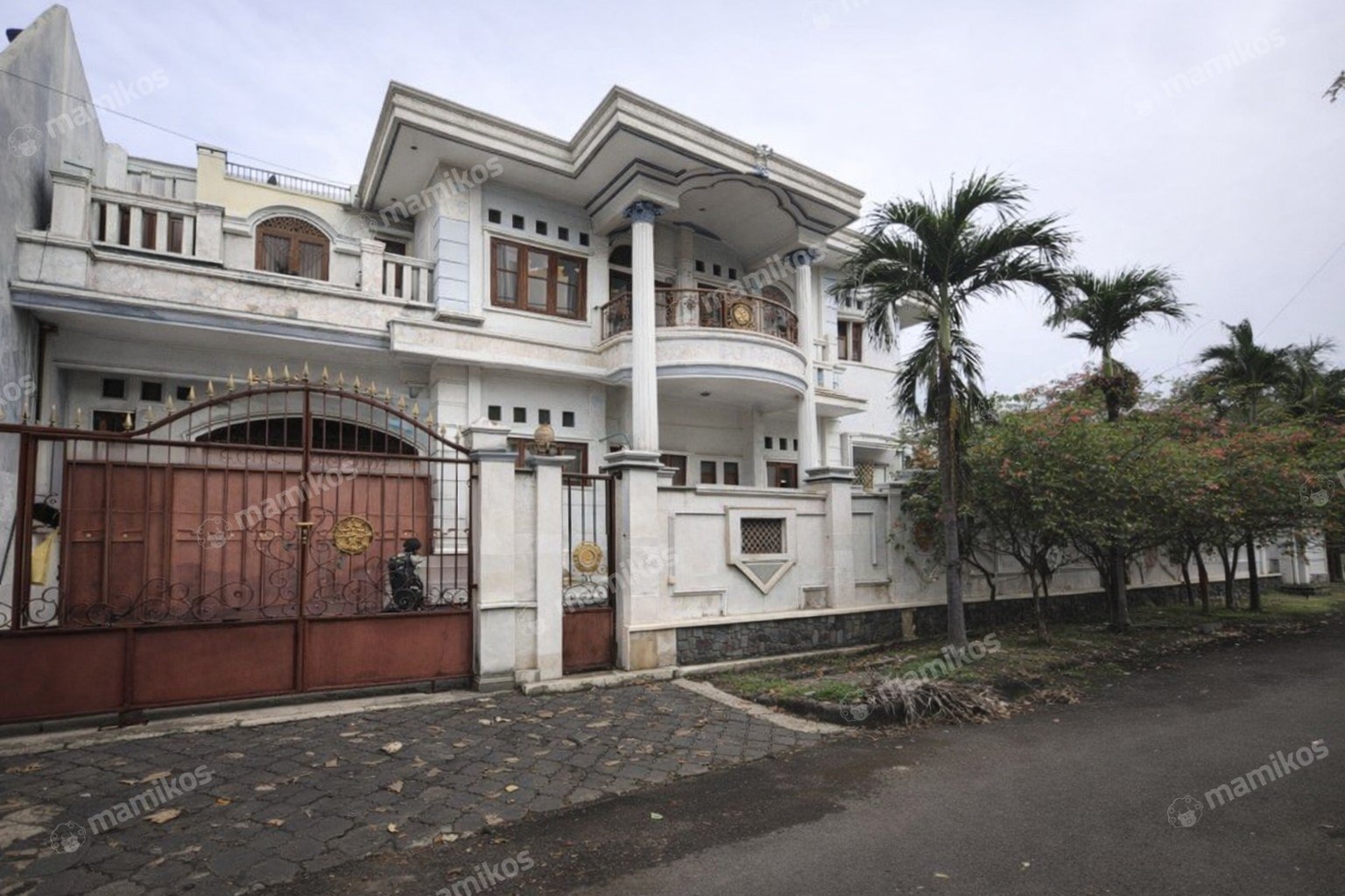 Rumah Sertifikat SHM 6 Kamar Tidur 7 Kamar Mandi Jakarta Garden City Jakarta Timur