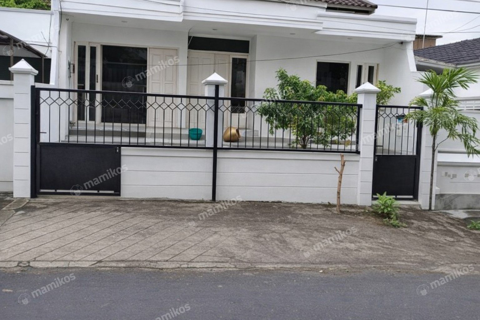 Rumah Sertifikat SHM 8 Kamar Tidur 3 Kamar Mandi Alfa Indah Jakarta Barat