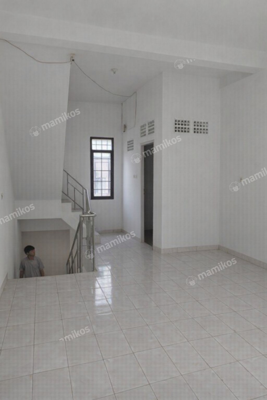 Rumah Sertifikat SHM 3 Kamar Tidur 3 Kamar Mandi Kebon Jeruk Jakarta Barat - Photo 2
