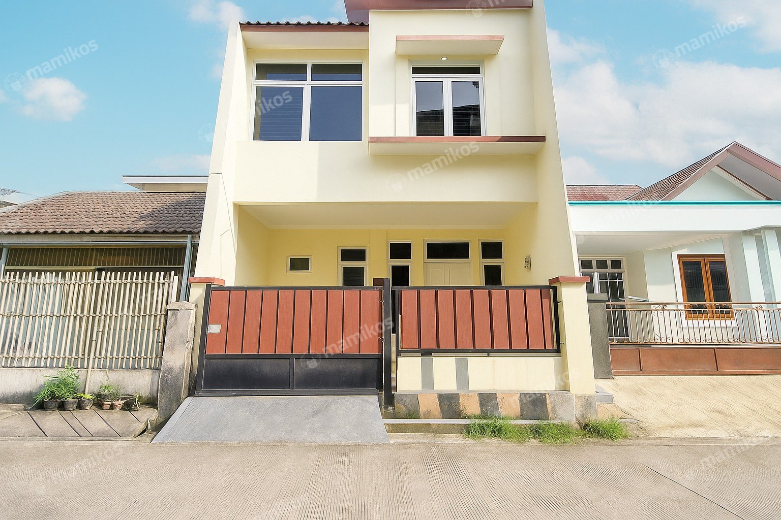 Rumah Sertifikat SHM 3 Kamar Tidur 2 Kamar Mandi Green Lake City Jakarta Barat