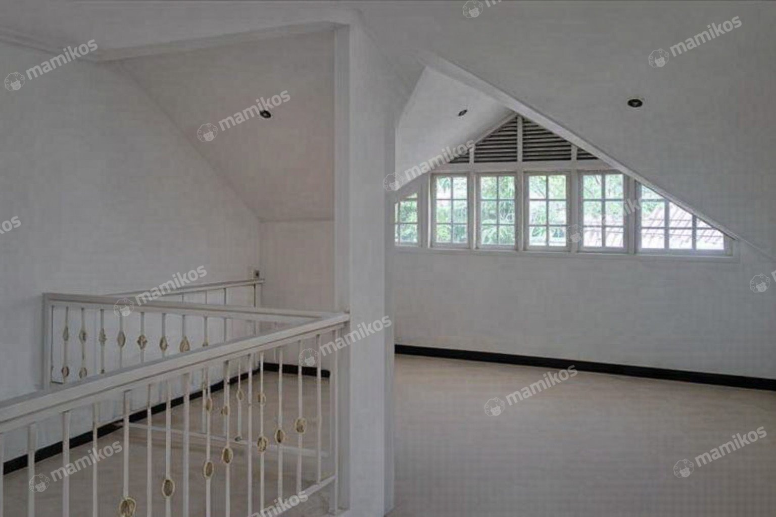 Rumah Sertifikat SHM 5 Kamar Tidur 3 Kamar Mandi Kemanggisan Jakarta Barat - Photo 2