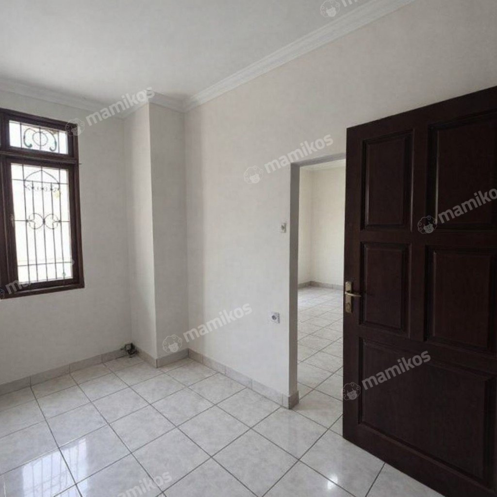 Rumah Sertifikat SHM 3 Kamar Tidur 2 Kamar Mandi Taman Palem Jakarta Barat - Photo 2