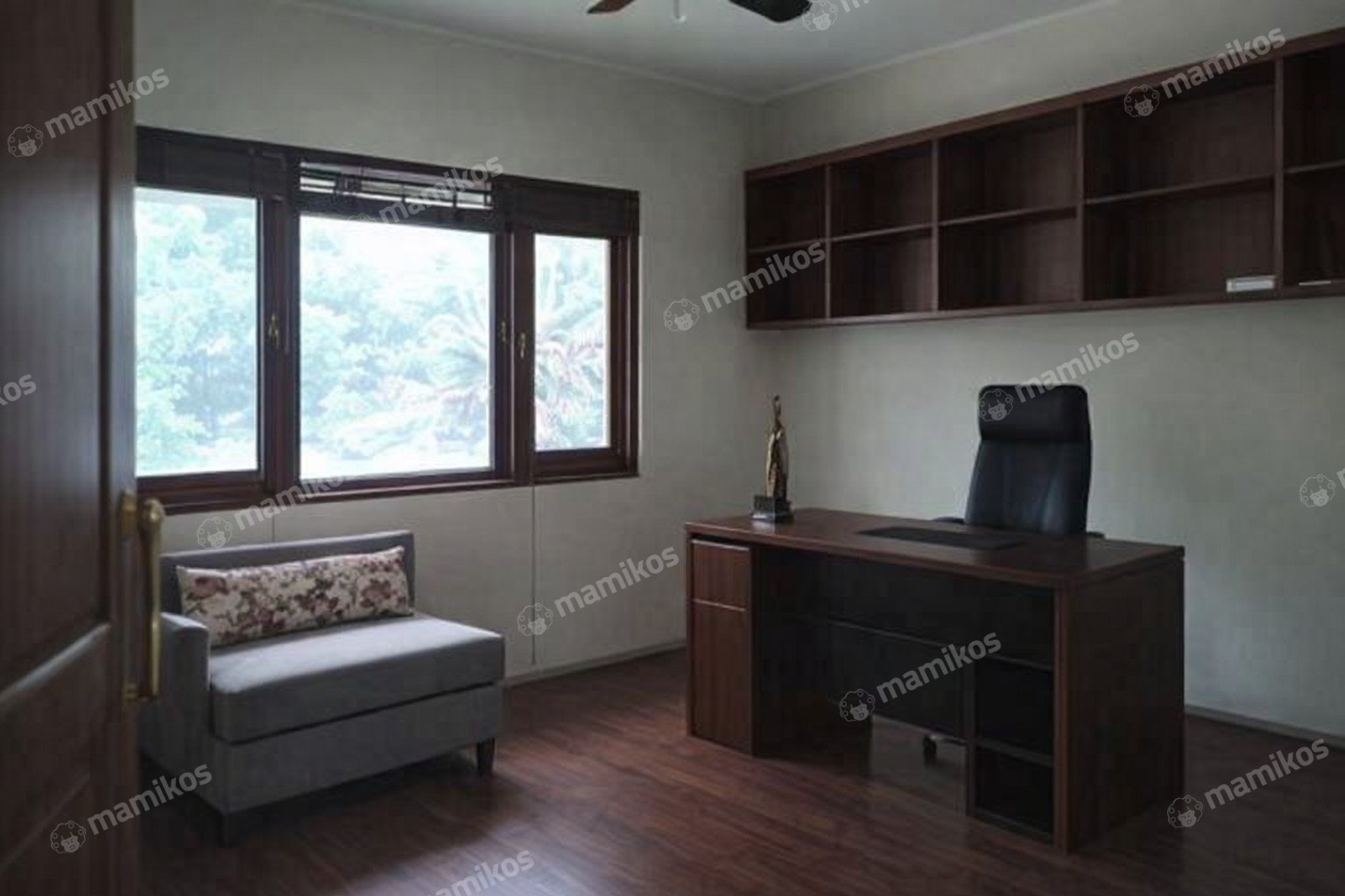 Rumah 4 Kamar Tidur 2 Kamar Mandi 1 Lantai Kebayoran Baru Jakarta Selatan - Photo 3