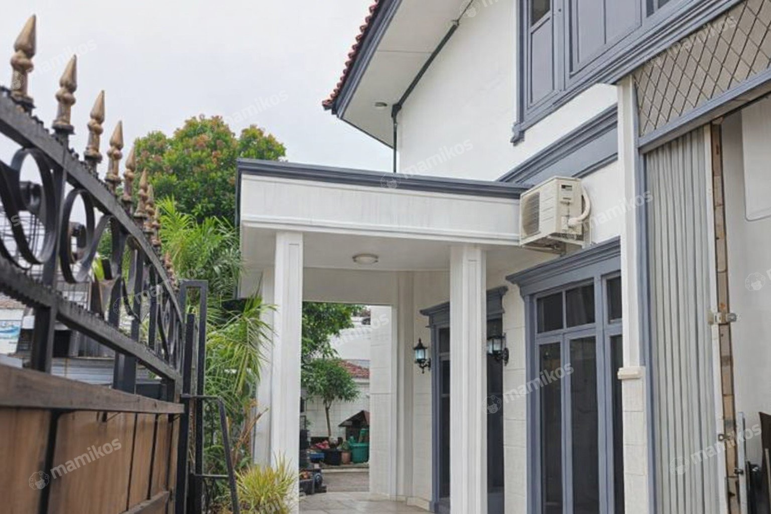 Rumah Sertifikat SHM 7 Kamar Tidur 5 Kamar Mandi Cibubur Jakarta Timur