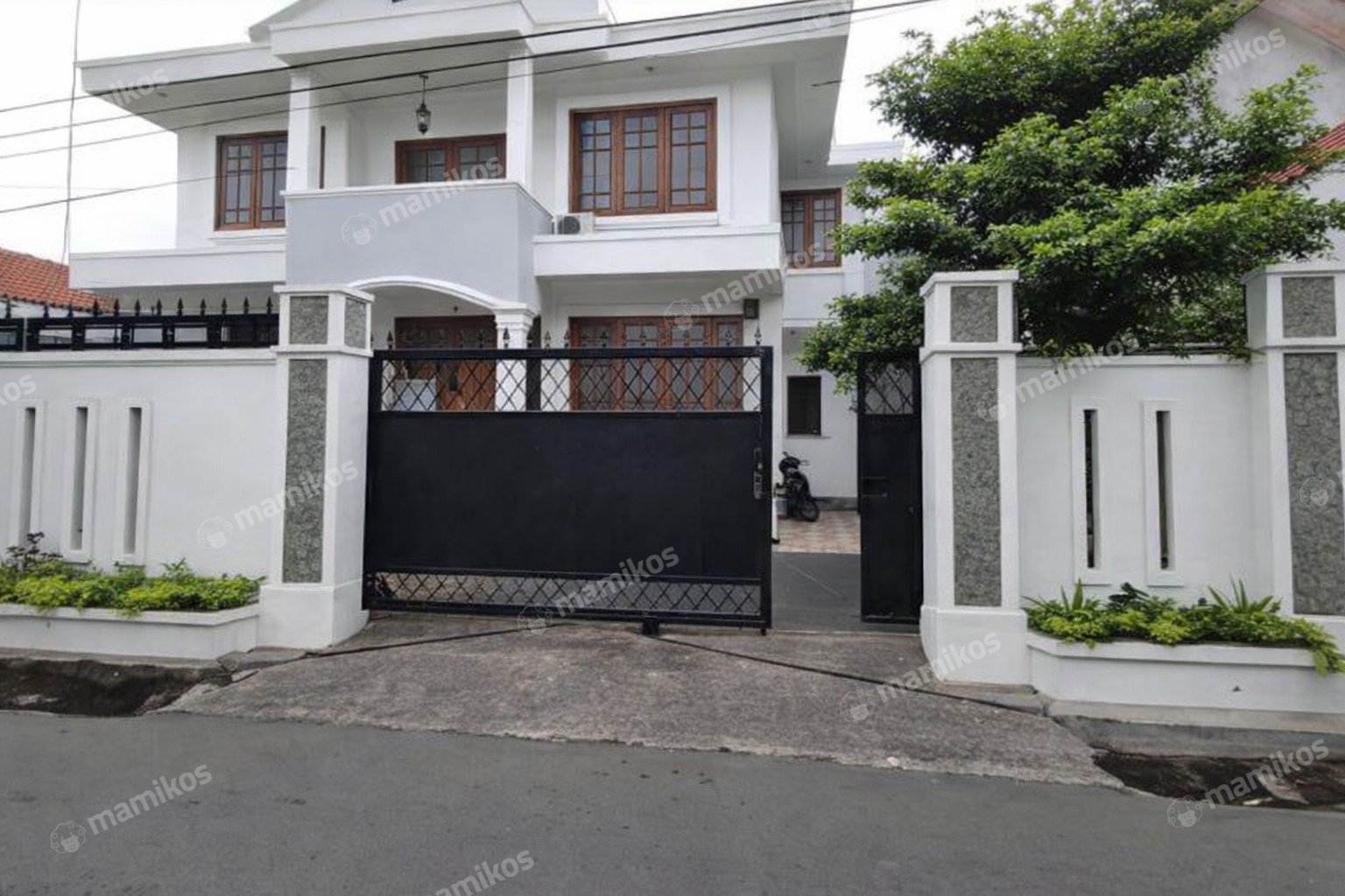 Rumah Sertifikat SHM 5 Kamar Tidur 3 Kamar Mandi Kebon Jeruk Jakarta Barat