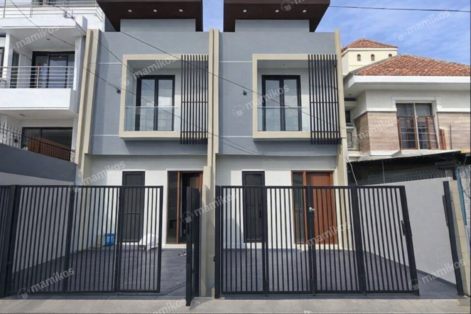 Rumah Sertifikat SHM 4 Kamar Tidur 4 Kamar Mandi Kav DKI Jakarta Barat