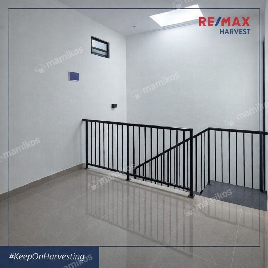 Rumah Sertifikat SHM 4 Kamar Tidur 4 Kamar Mandi Kav DKI Jakarta Barat - Photo 2