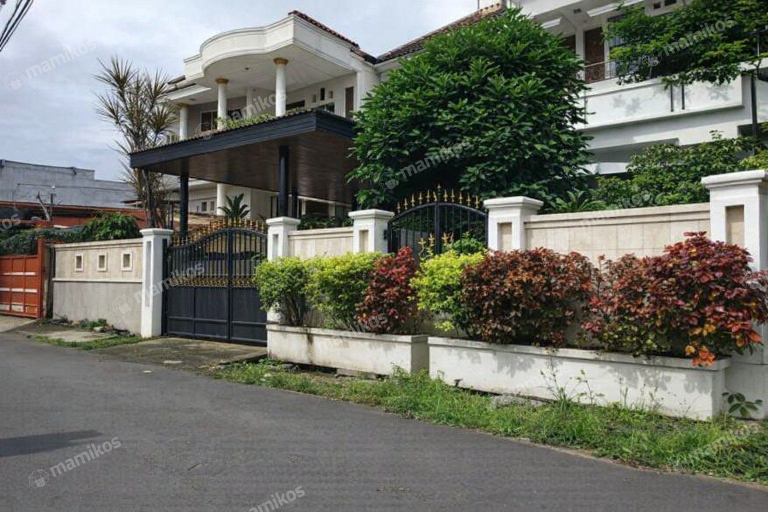 Rumah Sertifikat SHM 6 Kamar Tidur 5 Kamar Mandi Cibubur Jakarta Timur