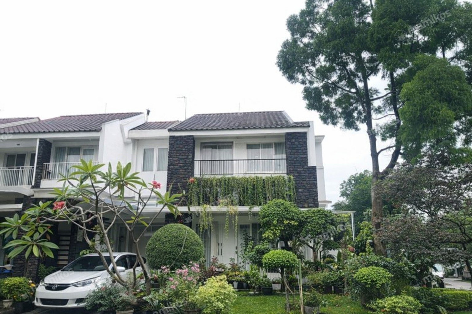 Rumah Sertifikat SHM 4 Kamar Tidur 3 Kamar Mandi Raffles Hills Jakarta Timur