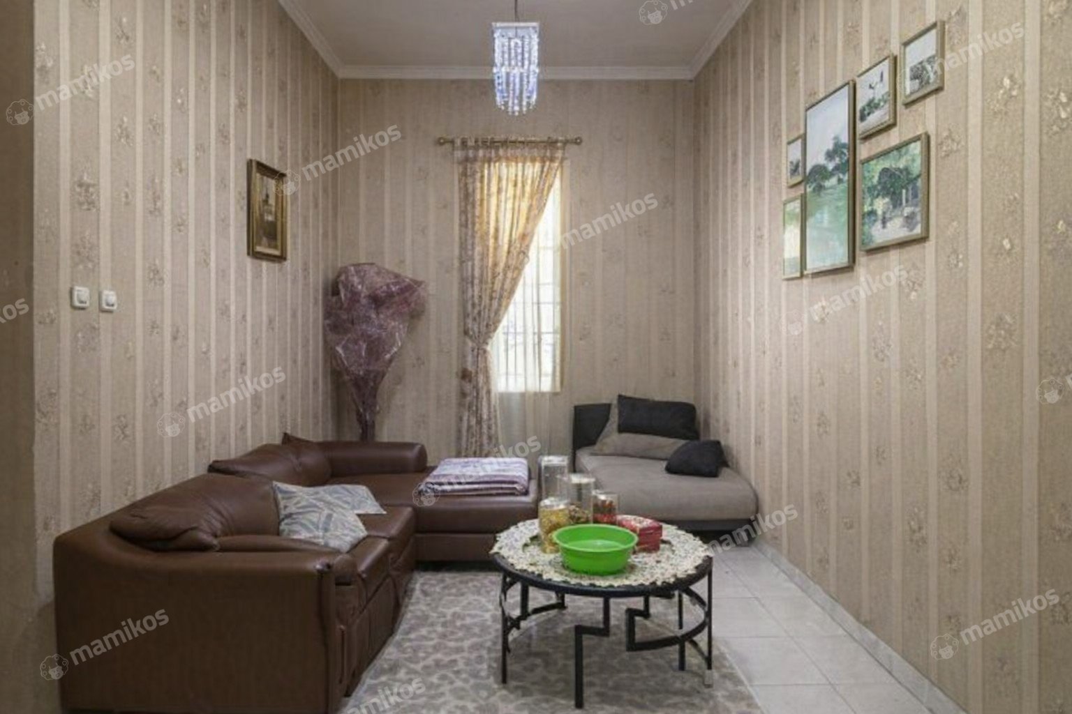 Rumah Sertifikat SHM 4 Kamar Tidur 3 Kamar Mandi Taman Kota Jakarta Barat