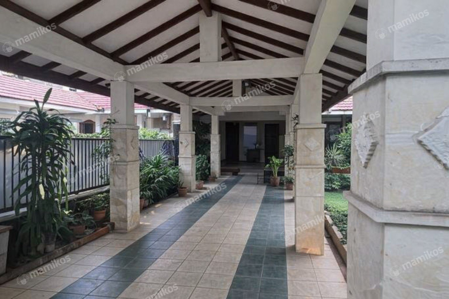 Rumah Sertifikat SHM 5 Kamar Tidur 4 Kamar Mandi SCBD Jakarta Selatan