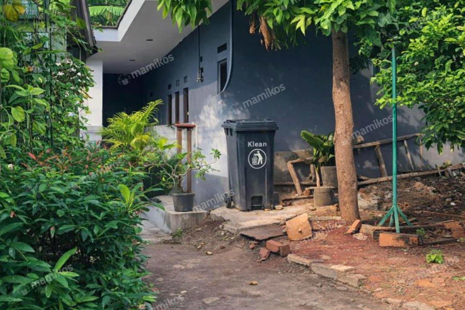 Rumah Sertifikat SHM 8 Kamar Tidur 8 Kamar Mandi Kebayoran Lama Jakarta Selatan