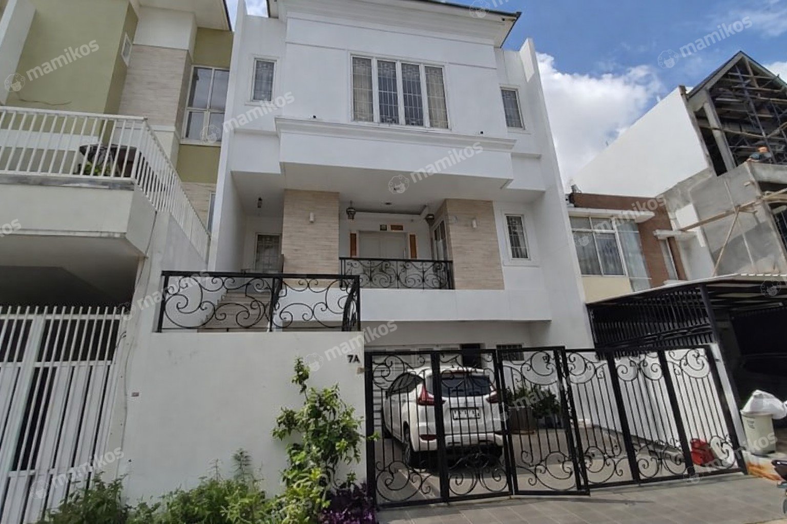 Rumah 4 Kamar Tidur 4 Kamar Mandi 3 Lantai Pantai Indah Kapuk Jakarta Utara