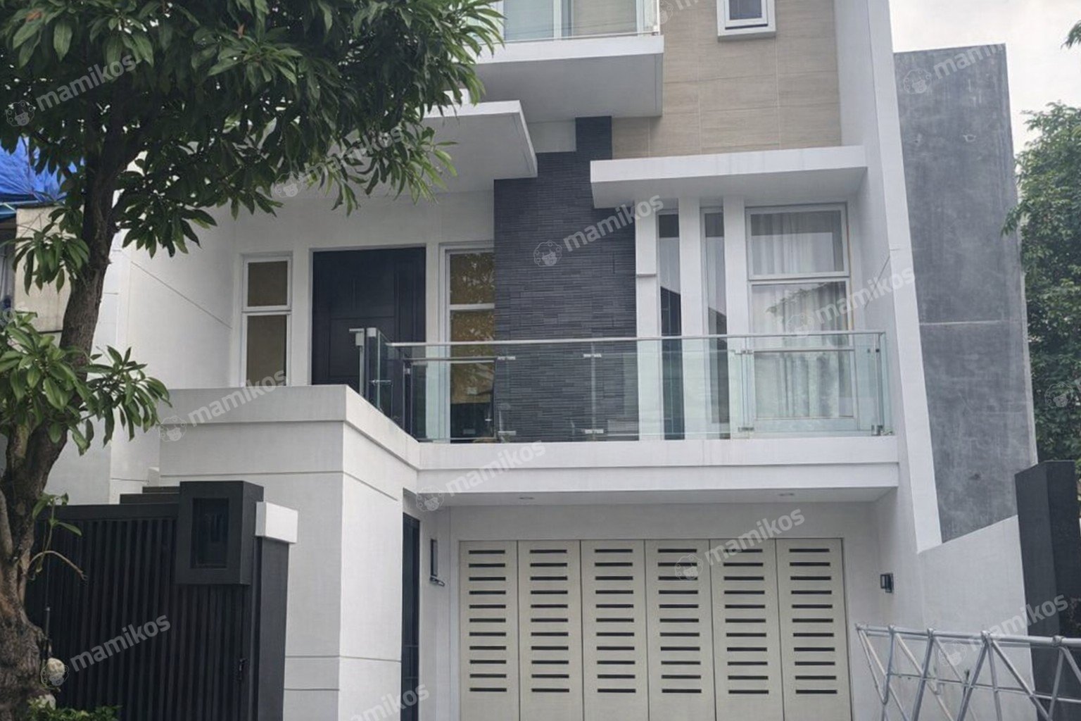 Rumah Sertifikat SHM 4 Kamar Tidur 4 Kamar Mandi Permata Buana Jakarta Barat