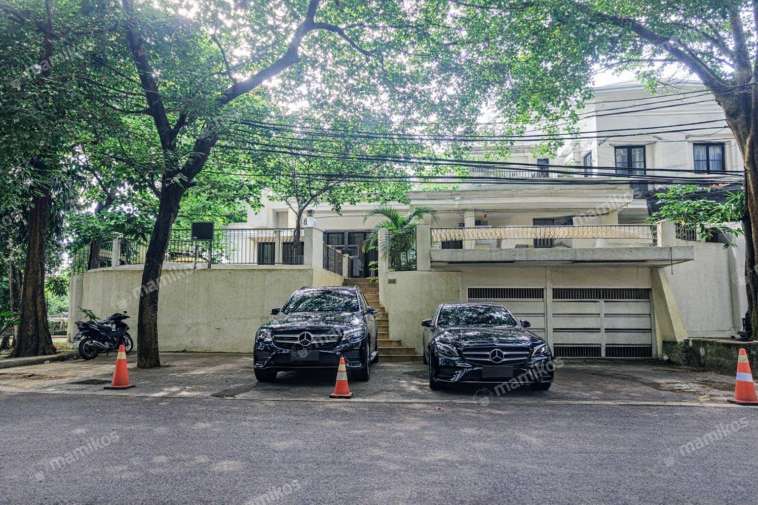 Rumah Sertifikat SHM 9 Kamar Tidur 3 Kamar Mandi Kebayoran Baru Jakarta Selatan