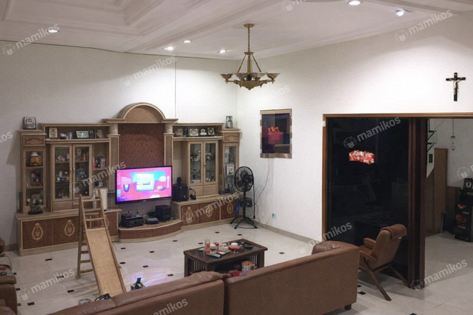 Rumah Sertifikat SHM 4 Kamar Tidur 3 Kamar Mandi Taman Palem Jakarta Barat