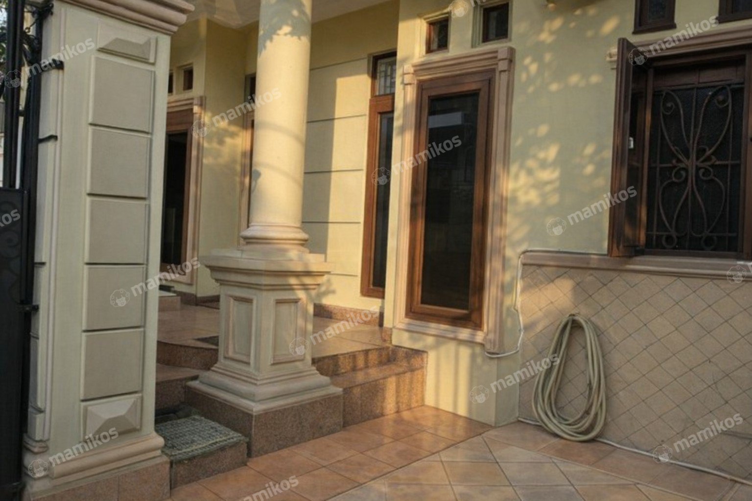 Rumah Sertifikat SHM 5 Kamar Tidur 3 Kamar Mandi Taman Palem Jakarta Barat