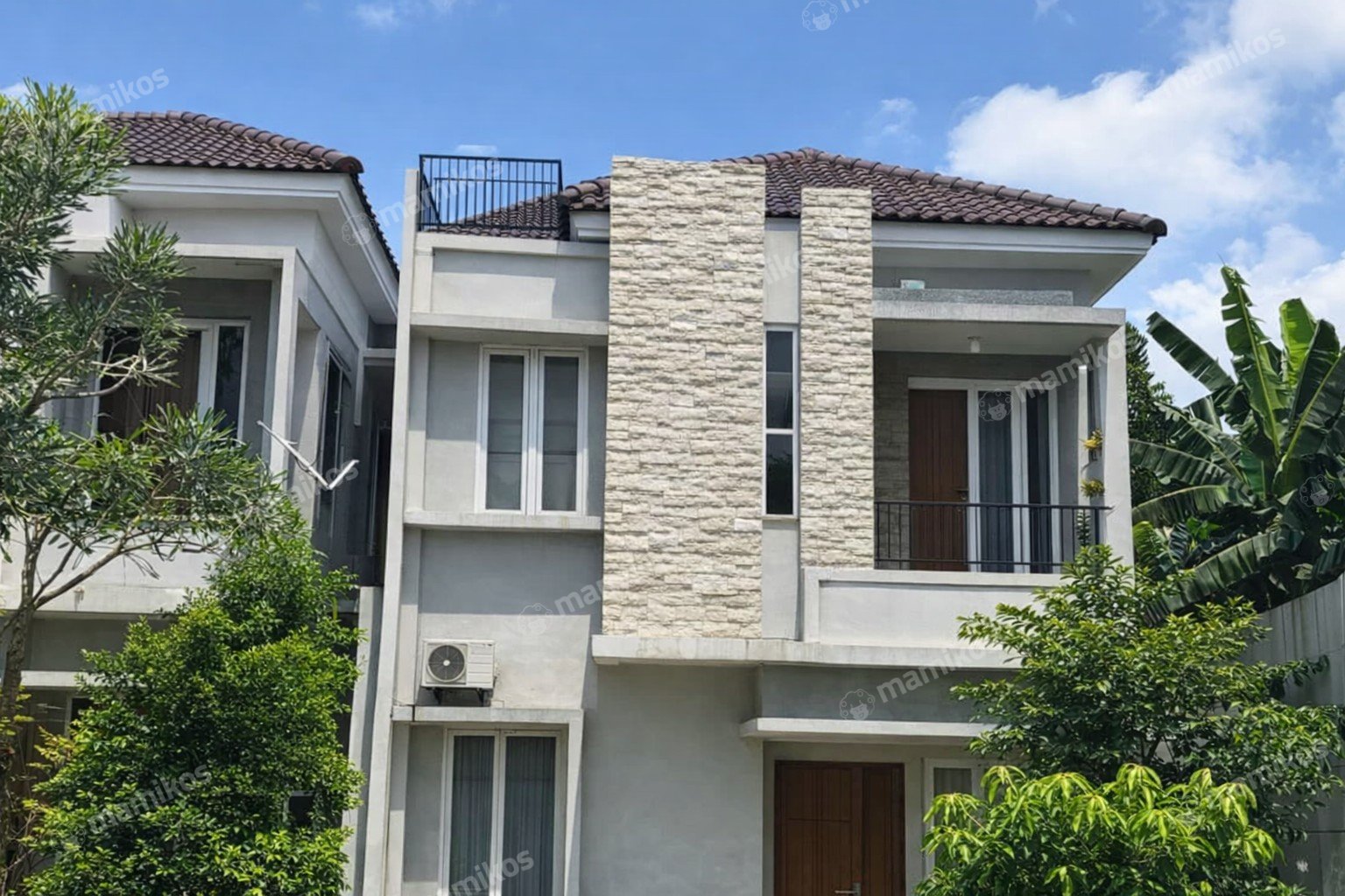 Rumah Sertifikat SHM 4 Kamar Tidur 3 Kamar Mandi Cipedak Jakarta Selatan